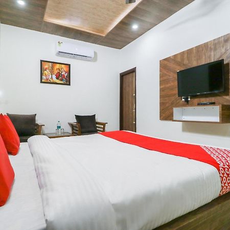 Oyo Flagship Hotel Ambani Zirakpur 外观 照片