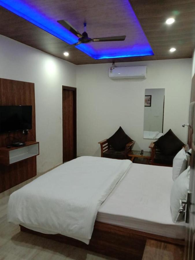 Oyo Flagship Hotel Ambani Zirakpur 外观 照片