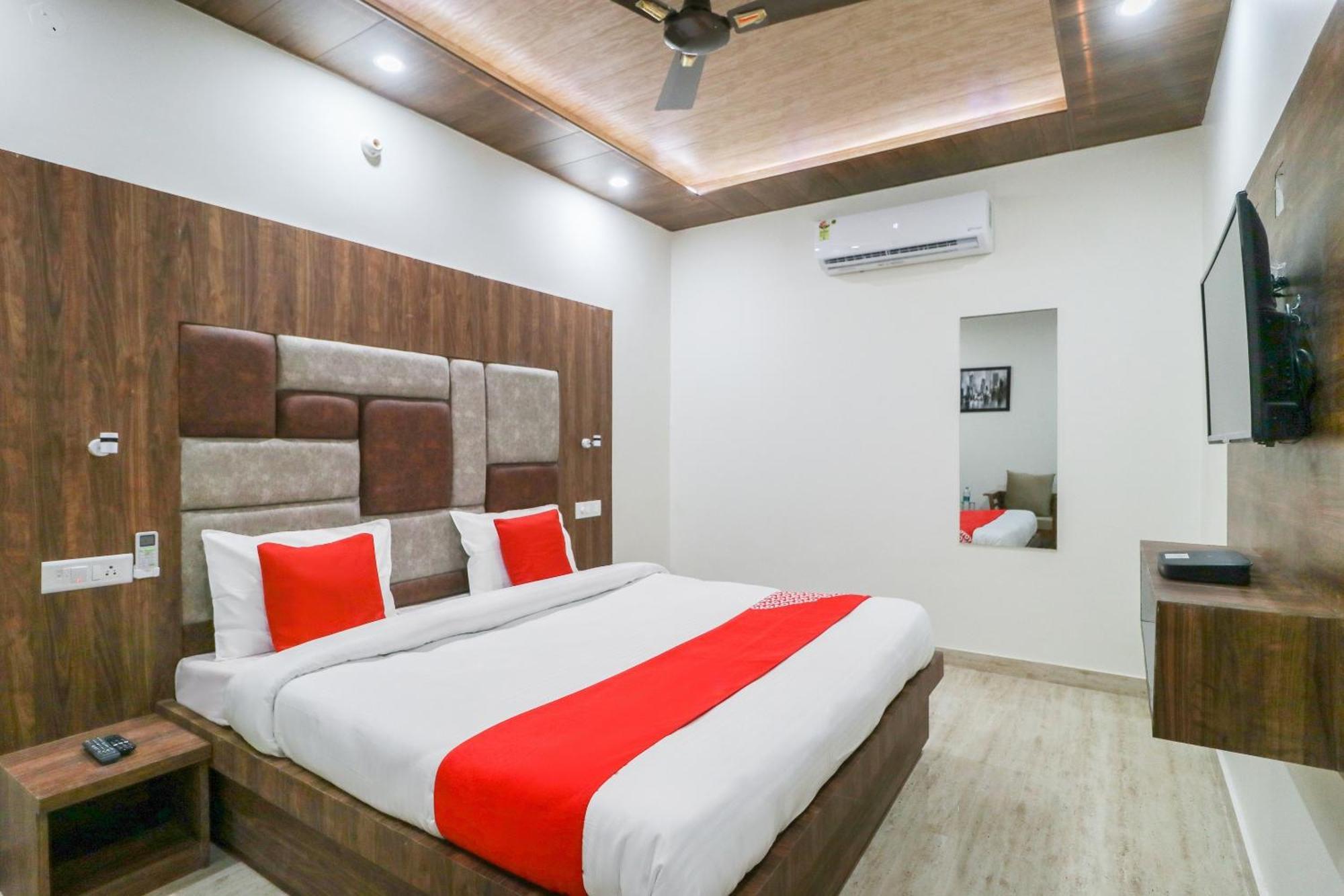Oyo Flagship Hotel Ambani Zirakpur 外观 照片