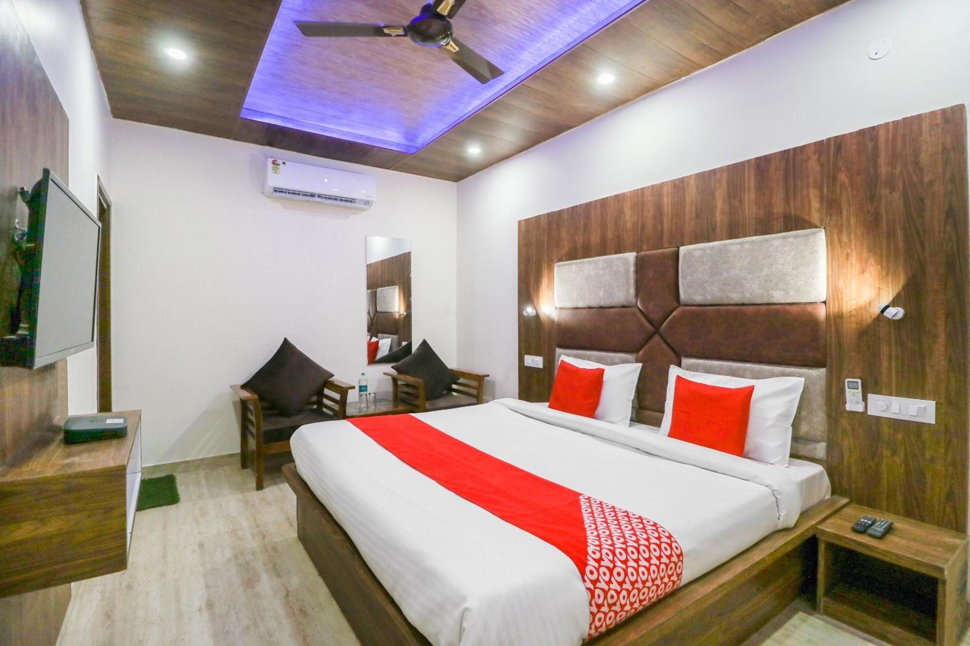 Oyo Flagship Hotel Ambani Zirakpur 外观 照片
