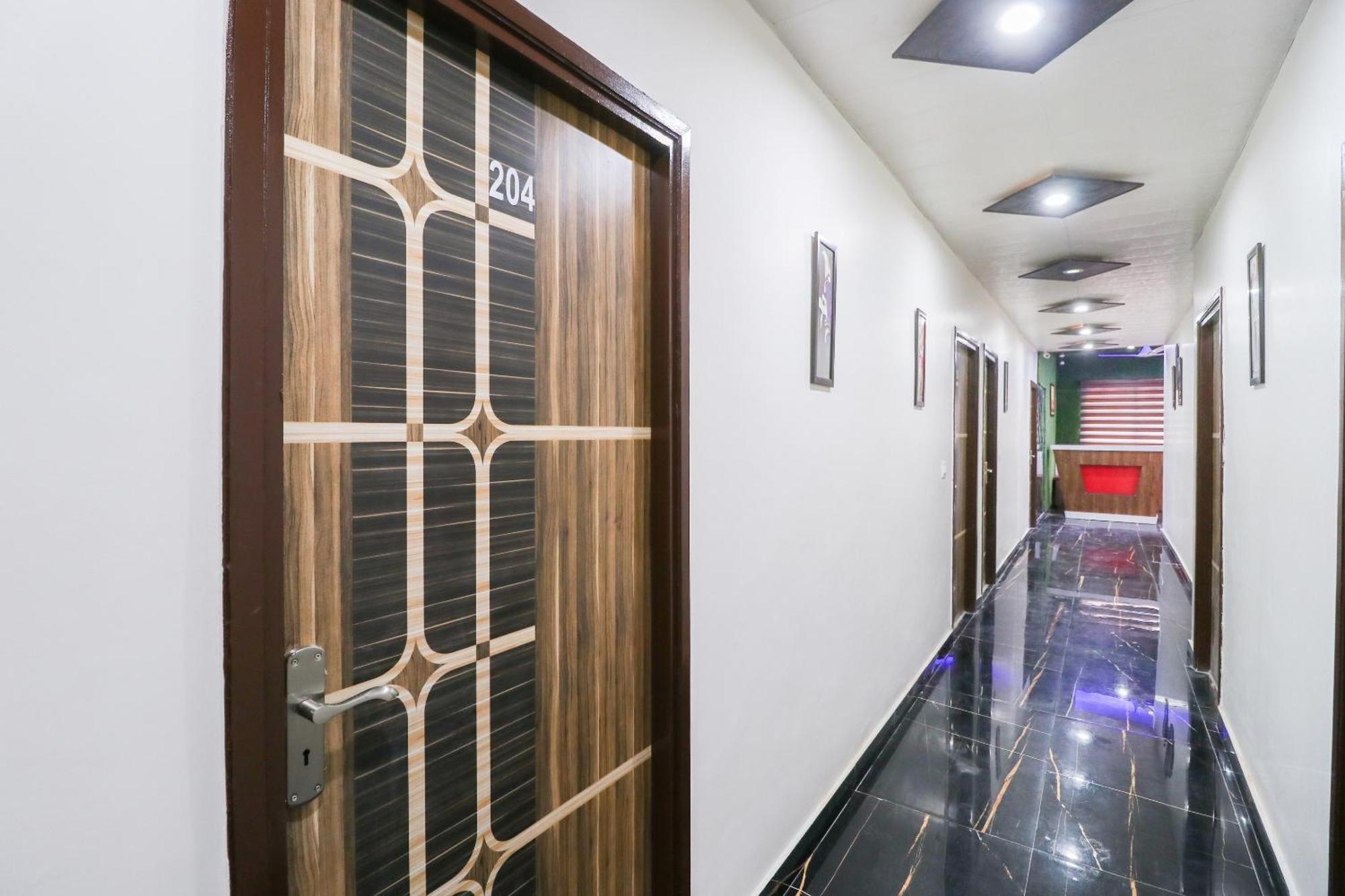 Oyo Flagship Hotel Ambani Zirakpur 外观 照片