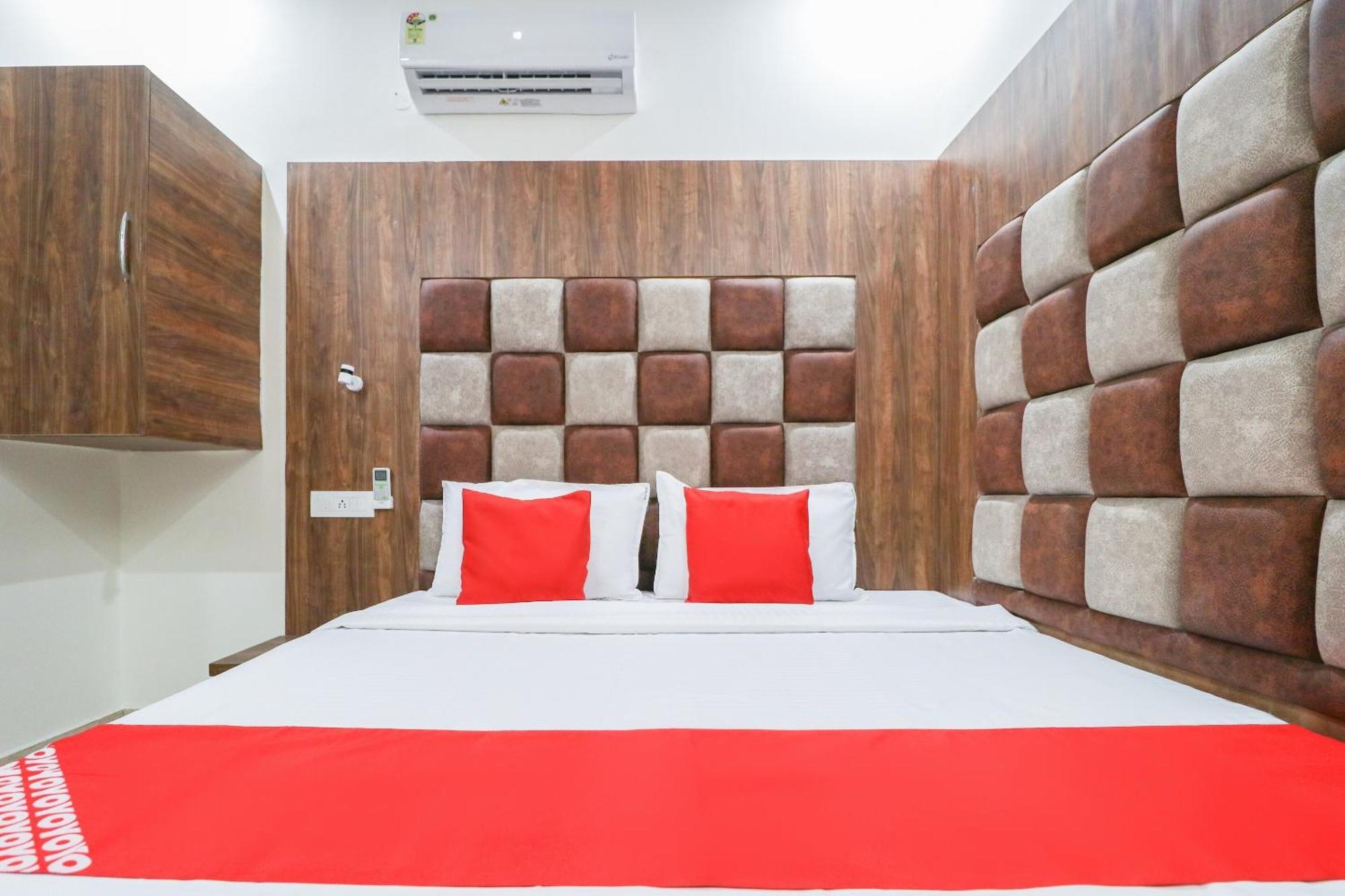 Oyo Flagship Hotel Ambani Zirakpur 外观 照片