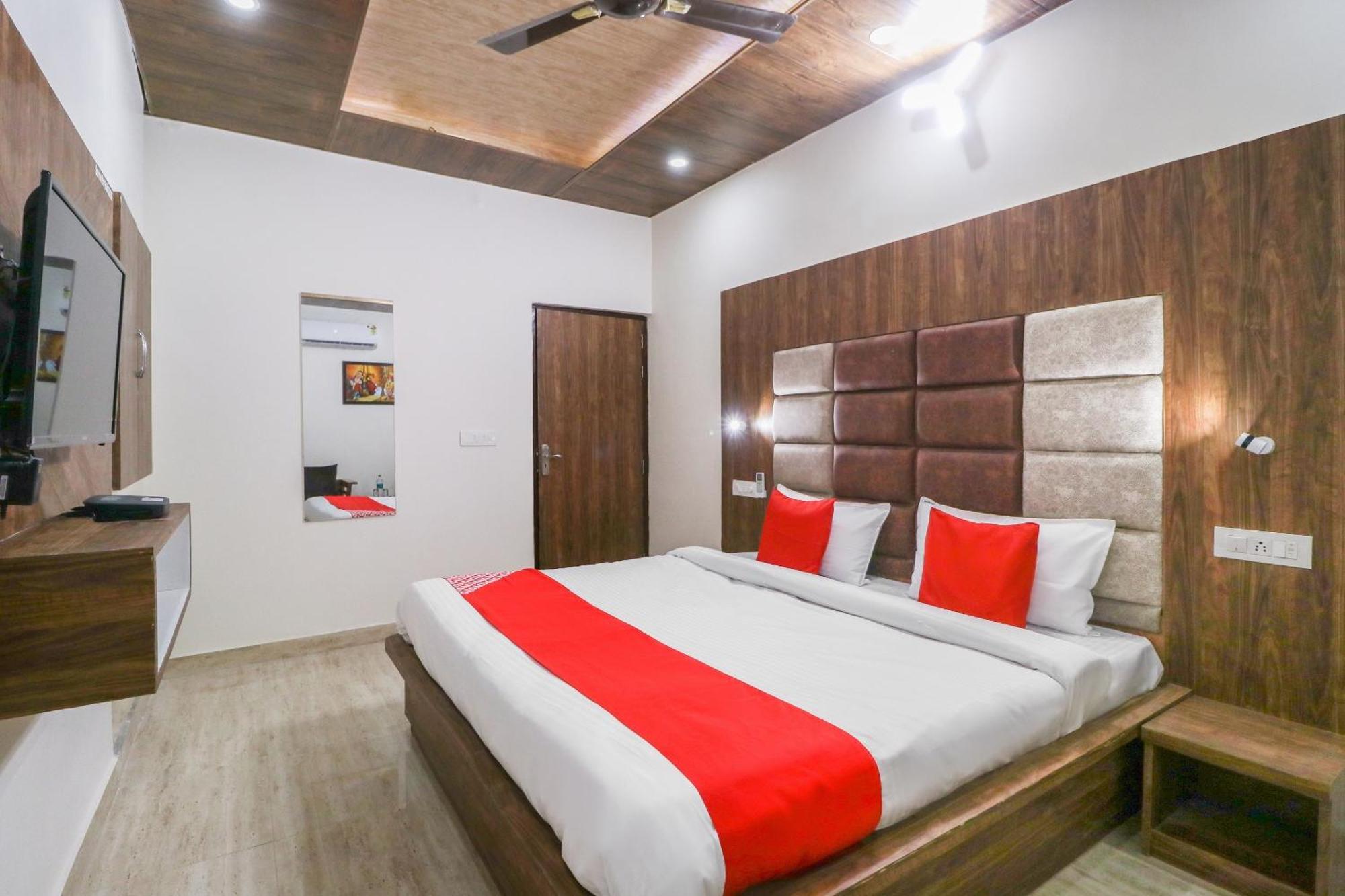 Oyo Flagship Hotel Ambani Zirakpur 外观 照片