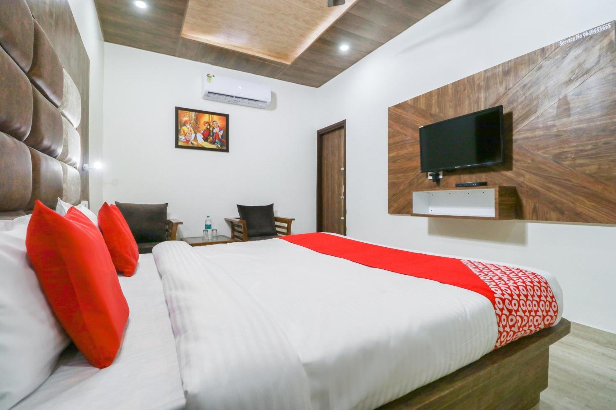 Oyo Flagship Hotel Ambani Zirakpur 外观 照片
