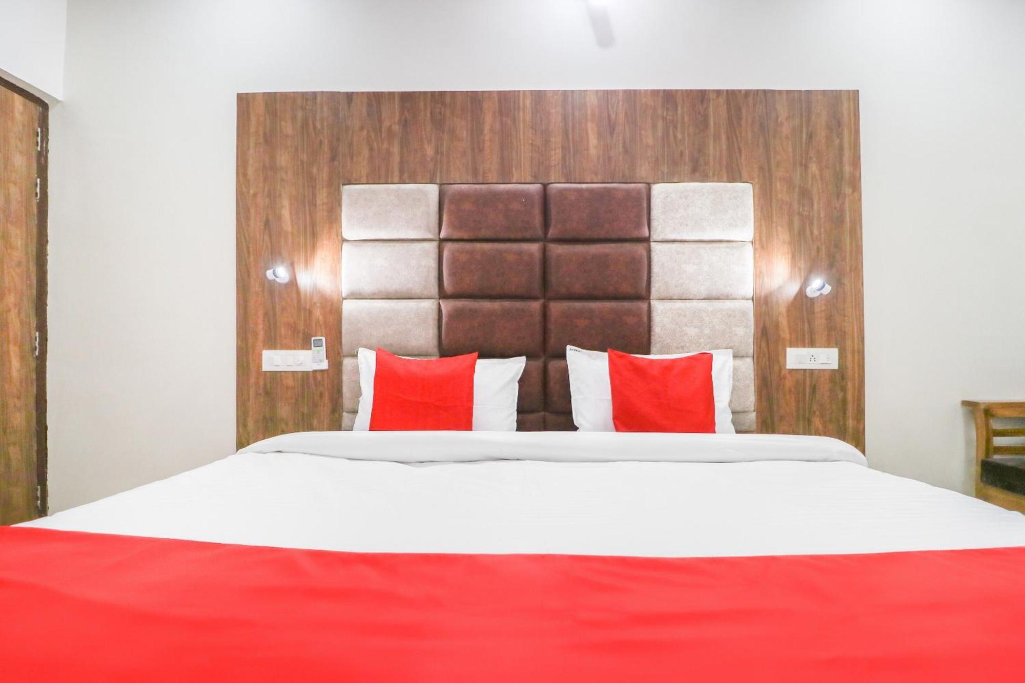 Oyo Flagship Hotel Ambani Zirakpur 外观 照片