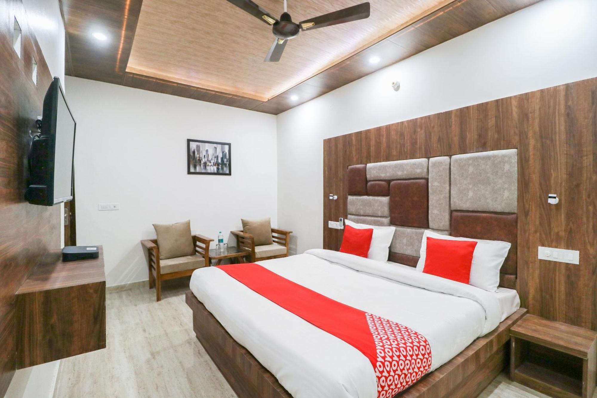Oyo Flagship Hotel Ambani Zirakpur 外观 照片